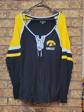 5th & Ocean Iowa Hawkeyes Cotton Crewneck Tee with Tie Front Size XL